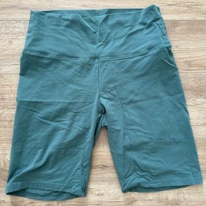 Aritzia TNA 7” shorts